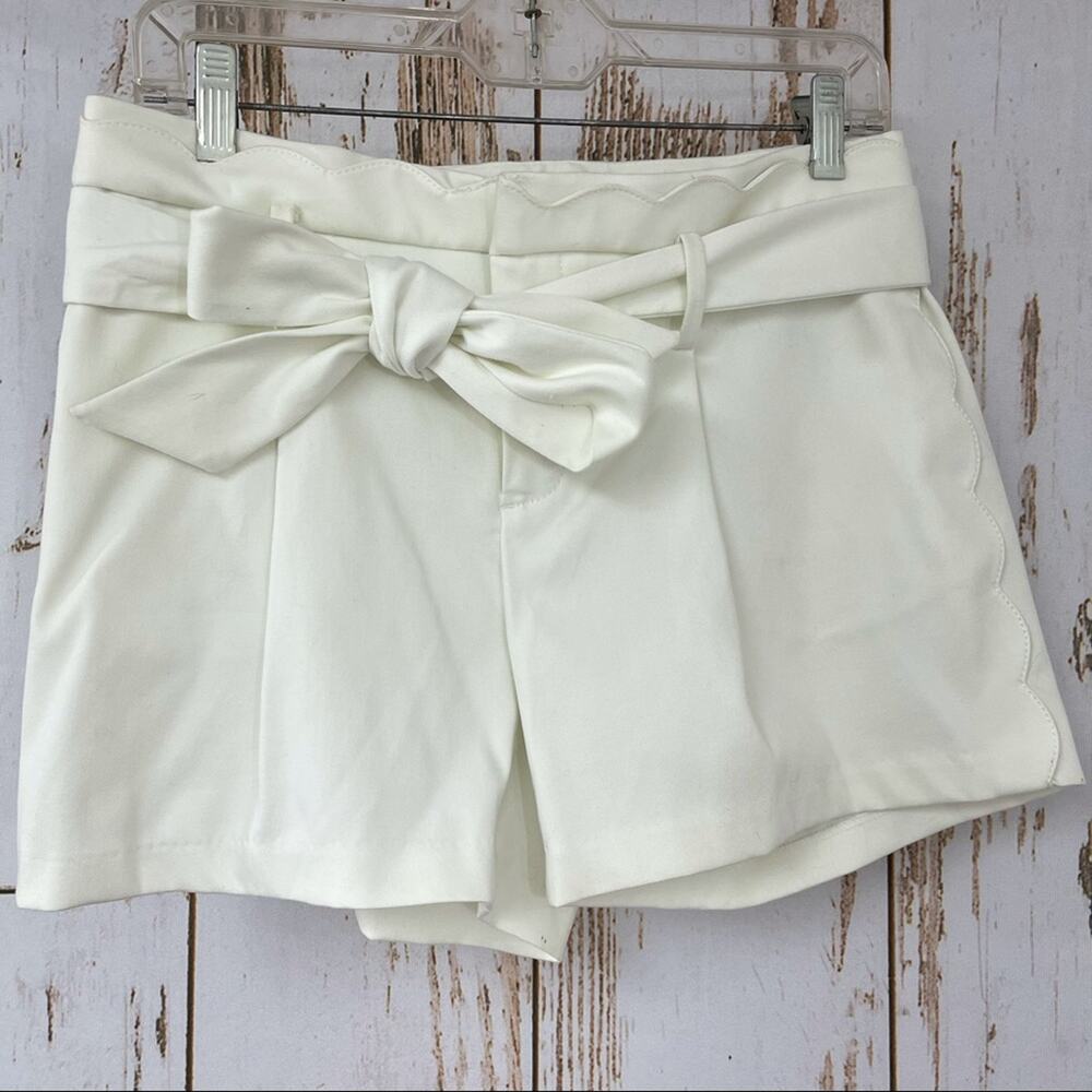 NWT Banana Republic, Shorts, Size 2. Built in belt and pockets